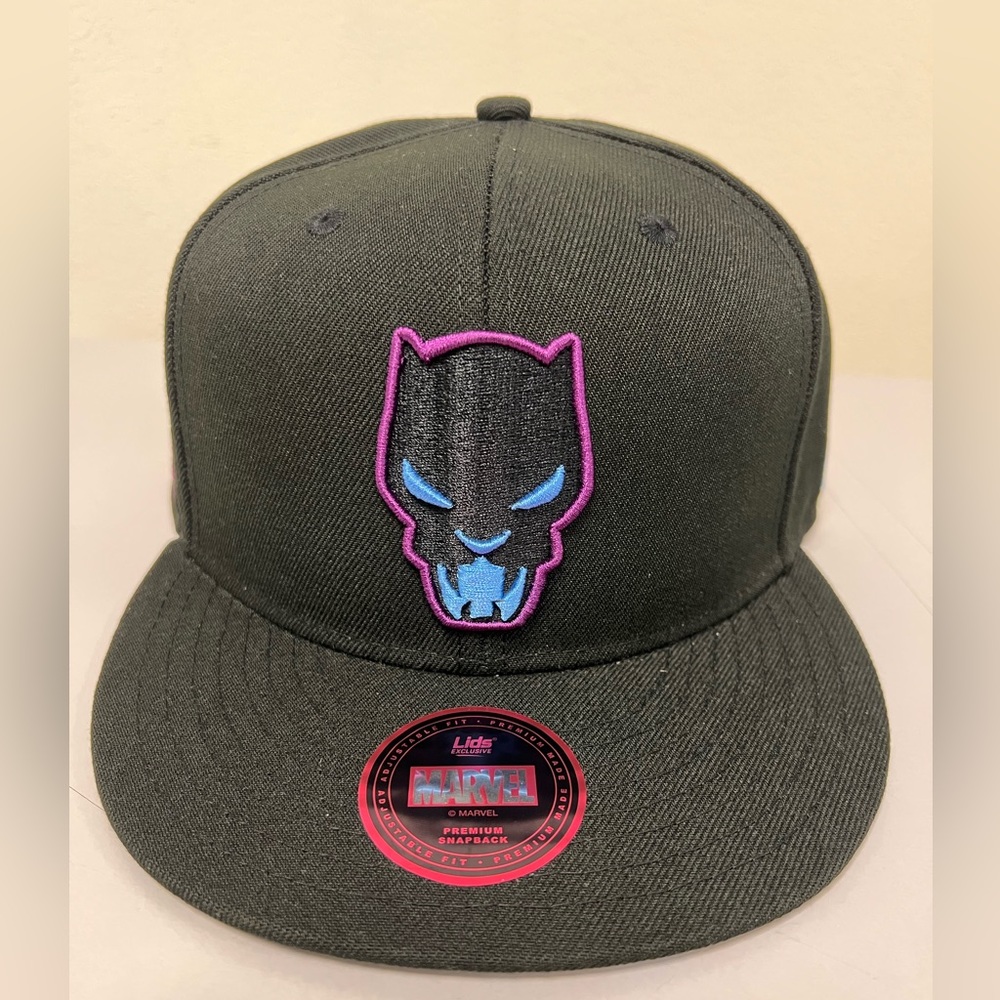 MARVELS BLACK PANTHER WAKANDA EXCLUSIVE SNAPBACK HAT. BRAND NEW. ONE SIZE FITS
